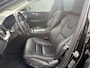 Volvo V60 2.0 B3 Essential Edition | Trekhaak | Achteruitrijcamera | Parkeersensoren | Lederen Bekleding | Stoelverwarming voor en achter | Cruise Control Adaptief | Lichtmetalen Velgen 18 inch | Navigatie | Apple Carplay | Android Auto