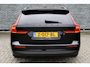 Volvo V60 2.0 B3 Essential Edition | Trekhaak | Achteruitrijcamera | Parkeersensoren | Lederen Bekleding | Stoelverwarming voor en achter | Cruise Control Adaptief | Lichtmetalen Velgen 18 inch | Navigatie | Apple Carplay | Android Auto