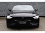 Volvo V60 2.0 B3 Essential Edition | Trekhaak | Achteruitrijcamera | Parkeersensoren | Lederen Bekleding | Stoelverwarming voor en achter | Cruise Control Adaptief | Lichtmetalen Velgen 18 inch | Navigatie | Apple Carplay | Android Auto