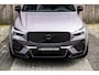Volvo XC60 2.0 T8 Plug-in hybrid AWD Ultra Dark Exec. Ed. HEICO Edition | Actieve Luchtvering | Bowers & Wilkins Audio | Head-up Display | 360 Graden Camera | Panoramadak | Lichtmetalen Velgen 22 inch | Elektrisch Verstelbare Voorstoelen | Geventileerde Stoelen | Massagefunctie | Keyless Entry | BLIS