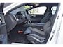 Volvo V60 T8 Plug-in hybrid AWD Plus Dark | Trekhaak | Stoel-/Stuurwiel verwarming | 360 graden camera | Harman Kardon Premium audio | All Season banden | Elektrisch verstelbare Voorstoelen | BLIS | Adaptieve Cruise Control | Google | Apple Carplay |