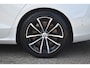 Volvo V60 T8 Plug-in hybrid AWD Plus Dark | Trekhaak | Stoel-/Stuurwiel verwarming | 360 graden camera | Harman Kardon Premium audio | All Season banden | Elektrisch verstelbare Voorstoelen | BLIS | Adaptieve Cruise Control | Google | Apple Carplay |