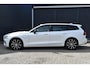 Volvo V60 T8 Plug-in hybrid AWD Plus Dark | Trekhaak | Stoel-/Stuurwiel verwarming | 360 graden camera | Harman Kardon Premium audio | All Season banden | Elektrisch verstelbare Voorstoelen | BLIS | Adaptieve Cruise Control | Google | Apple Carplay |