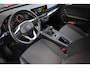 SEAT Leon Sportstourer 1.0 TSI Reference 90PK / 66kW, NL auto, multifunctioneel lederen stuurwiel, 16" 'Urban' LMV, regensensor, Apple Carplay & Android Auto, DAB+, elektrisch verstelbare buitenspiegels, airco, keyless start, cruise control, LED verlichting etc.