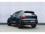 Volvo XC40 2.0 B4 Plus Black Edition | Trekhaak | 360° Camera | Panoramadak | Harman/Kardon Audio | Keyless Entry | Elektrische Achterklep | Elektrisch Verstelbare Voorstoelen | Adaptive Cruise | BLIS | Google Navigatie | Apple Carplay | Android Auto | 20" Velgen |