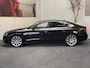 Audi A5 SPORTBACK 1.8 TFSI BUSINESS EDITION AUTOMAAT NAVIGATIE ADAPTIVE CRUISE CONTROL ELEK. VERSTELBARE VOORSTOELEN BLUETOOTH TELEFOON DODEHOEKSENSOREN AFN. TREKHAAK PDC ZEER MOOI !! CC