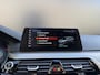 BMW 5-Serie Touring M550d xDrive Pano Hud H&K Massage Leder Carplay 360 Memory Softclosed dodehoek