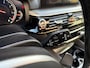 BMW 5-Serie Touring M550d xDrive Pano Hud H&K Massage Leder Carplay 360 Memory Softclosed dodehoek