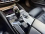 BMW 5-Serie Touring M550d xDrive Pano Hud H&K Massage Leder Carplay 360 Memory Softclosed dodehoek