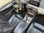 BMW 5-Serie Touring M550d xDrive Pano Hud H&K Massage Leder Carplay 360 Memory Softclosed dodehoek