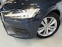 Volvo V60 2.0 B3 HYBRIDE / Apple carplay / Adaptieve Cruise controle / NAP / Historie aanwezig.