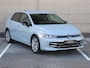 Volkswagen Golf 1.5 eHybrid Life Edition 204pk DSG | Navigatie | Trekhaak | LED | Stoel- & Stuurverwarming | Camera | Dodehoek Detectie | Lichtmetalen velgen |