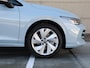 Volkswagen Golf 1.5 eHybrid Life Edition 204pk DSG | Navigatie | Trekhaak | LED | Stoel- & Stuurverwarming | Camera | Dodehoek Detectie | Lichtmetalen velgen |