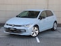 Volkswagen Golf 1.5 eHybrid Life Edition 204pk DSG | Navigatie | Trekhaak | LED | Stoel- & Stuurverwarming | Camera | Dodehoek Detectie | Lichtmetalen velgen |
