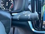 Volvo V60 2.0 T4 190pk Momentum Pro Automaat / Wegklapbare haak ( max. 1.800kg ) / Leer/stof / 18" LM / Navi / Camera / Orig. NL