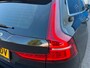 Volvo V60 2.0 T4 190pk Momentum Pro Automaat / Wegklapbare haak ( max. 1.800kg ) / Leer/stof / 18" LM / Navi / Camera / Orig. NL