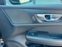 Volvo V60 2.0 T4 190pk Momentum Pro Automaat / Wegklapbare haak ( max. 1.800kg ) / Leer/stof / 18" LM / Navi / Camera / Orig. NL