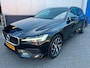 Volvo V60 2.0 T4 190pk Momentum Pro Automaat / Wegklapbare haak ( max. 1.800kg ) / Leer/stof / 18" LM / Navi / Camera / Orig. NL