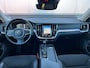 Volvo V60 2.0 T4 190pk Momentum Pro Automaat / Wegklapbare haak ( max. 1.800kg ) / Leer/stof / 18" LM / Navi / Camera / Orig. NL