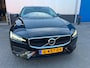 Volvo V60 2.0 T4 190pk Momentum Pro Automaat / Wegklapbare haak ( max. 1.800kg ) / Leer/stof / 18" LM / Navi / Camera / Orig. NL