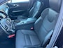 Volvo V60 2.0 T4 190pk Momentum Pro Automaat / Wegklapbare haak ( max. 1.800kg ) / Leer/stof / 18" LM / Navi / Camera / Orig. NL