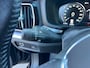 Volvo V60 2.0 T4 190pk Momentum Pro Automaat / Wegklapbare haak ( max. 1.800kg ) / Leer/stof / 18" LM / Navi / Camera / Orig. NL