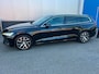 Volvo V60 2.0 T4 190pk Momentum Pro Automaat / Wegklapbare haak ( max. 1.800kg ) / Leer/stof / 18" LM / Navi / Camera / Orig. NL