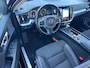 Volvo V60 2.0 T4 190pk Momentum Pro Automaat / Wegklapbare haak ( max. 1.800kg ) / Leer/stof / 18" LM / Navi / Camera / Orig. NL