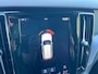 Volvo V60 2.0 T4 190pk Momentum Pro Automaat / Wegklapbare haak ( max. 1.800kg ) / Leer/stof / 18" LM / Navi / Camera / Orig. NL