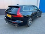 Volvo V60 2.0 T4 190pk Momentum Pro Automaat / Wegklapbare haak ( max. 1.800kg ) / Leer/stof / 18" LM / Navi / Camera / Orig. NL