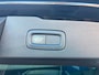 Volvo V60 2.0 T4 190pk Momentum Pro Automaat / Wegklapbare haak ( max. 1.800kg ) / Leer/stof / 18" LM / Navi / Camera / Orig. NL