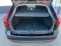 Volvo V60 2.0 T4 190pk Momentum Pro Automaat / Wegklapbare haak ( max. 1.800kg ) / Leer/stof / 18" LM / Navi / Camera / Orig. NL
