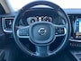 Volvo V60 2.0 T4 190pk Momentum Pro Automaat / Wegklapbare haak ( max. 1.800kg ) / Leer/stof / 18" LM / Navi / Camera / Orig. NL