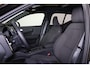 Volvo EX40 Single Motor Ext. Range Plus Bl. Ed. Europa 82 kWh IntelliSafe Assist/Surround - Parkeercamera achter - Harman/Kardon audio - Verwarmde voorstoelen, stuur & achterbank - Parkeersensoren voor & achter - Draadloze tel. lader - Warmtepomp - 20' LMV