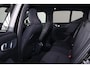 Volvo EX40 Single Motor Ext. Range Plus Bl. Ed. Europa 82 kWh IntelliSafe Assist/Surround - Parkeercamera achter - Harman/Kardon audio - Verwarmde voorstoelen, stuur & achterbank - Parkeersensoren voor & achter - Draadloze tel. lader - Warmtepomp - 20' LMV