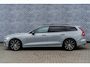Volvo V60 2.0 T8 Plug-in Hybrid AWD Plus Dark | SoH 100% | PHEV Long Range | Trekhaak | Sportstoelen | Panoramadak | Harman Kardon Audio | Head-up Display | 360 Graden Camera | Stoelverwarming voor en achter | Keyless Entry | Elektrische Achterklep | Elektrisch Verstelbare Voorstoelen | Cruise Control Adaptief | BLIS | Google Navigatie | Apple Carplay | Android Auto