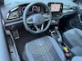 Volkswagen T-Roc 1.5 TSI 150pk DSG R-Line | Black Style | Camera | Keyless | Elek. Achterklep | Dode hoek | Rijklaar incl. 1 jaar Bovag garantie