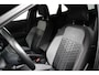 Volkswagen Taigo 1.0 TSI R-Line 115PK | Elecktr Glazen pano-dak | Parkeersensoren | App Connect | Climate control | Lane assist | DAB | LED | 17"LMV