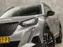 Peugeot 2008 1.2 PureTech Allure Sport Automaat (APPLE CARPLAY, GROOT NAVI, 360 CAMERA, LEDER, KEYLESS, SPORTSTOELEN, GETINT GLAS, CRUISE, NIEUWSTAAT)