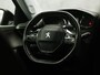 Peugeot 2008 1.2 PureTech Allure Sport Automaat (APPLE CARPLAY, GROOT NAVI, 360 CAMERA, LEDER, KEYLESS, SPORTSTOELEN, GETINT GLAS, CRUISE, NIEUWSTAAT)