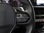 Peugeot 2008 1.2 PureTech Allure Sport Automaat (APPLE CARPLAY, GROOT NAVI, 360 CAMERA, LEDER, KEYLESS, SPORTSTOELEN, GETINT GLAS, CRUISE, NIEUWSTAAT)