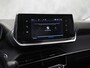 Peugeot 2008 1.2 PureTech Allure Sport Automaat (APPLE CARPLAY, GROOT NAVI, 360 CAMERA, LEDER, KEYLESS, SPORTSTOELEN, GETINT GLAS, CRUISE, NIEUWSTAAT)