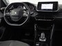 Peugeot 2008 1.2 PureTech Allure Sport Automaat (APPLE CARPLAY, GROOT NAVI, 360 CAMERA, LEDER, KEYLESS, SPORTSTOELEN, GETINT GLAS, CRUISE, NIEUWSTAAT)