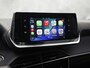 Peugeot 2008 1.2 PureTech Allure Sport Automaat (APPLE CARPLAY, GROOT NAVI, 360 CAMERA, LEDER, KEYLESS, SPORTSTOELEN, GETINT GLAS, CRUISE, NIEUWSTAAT)