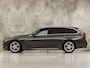 BMW 3-Serie 318i M Sport Automaat (PANORAMADAK, M PAKKET, GROOT NAVI, CAMERA, DEALER ONDERHOUDEN, COGNAC LEDER, SPORTSTOELEN, STOELVERWARMING, VIRTUAL COCKPIT, NIEUWSTAAT)