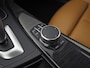BMW 3-Serie 318i M Sport Automaat (PANORAMADAK, M PAKKET, GROOT NAVI, CAMERA, DEALER ONDERHOUDEN, COGNAC LEDER, SPORTSTOELEN, STOELVERWARMING, VIRTUAL COCKPIT, NIEUWSTAAT)