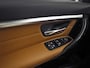 BMW 3-Serie 318i M Sport Automaat (PANORAMADAK, M PAKKET, GROOT NAVI, CAMERA, DEALER ONDERHOUDEN, COGNAC LEDER, SPORTSTOELEN, STOELVERWARMING, VIRTUAL COCKPIT, NIEUWSTAAT)