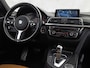 BMW 3-Serie 318i M Sport Automaat (PANORAMADAK, M PAKKET, GROOT NAVI, CAMERA, DEALER ONDERHOUDEN, COGNAC LEDER, SPORTSTOELEN, STOELVERWARMING, VIRTUAL COCKPIT, NIEUWSTAAT)