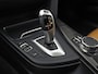 BMW 3-Serie 318i M Sport Automaat (PANORAMADAK, M PAKKET, GROOT NAVI, CAMERA, DEALER ONDERHOUDEN, COGNAC LEDER, SPORTSTOELEN, STOELVERWARMING, VIRTUAL COCKPIT, NIEUWSTAAT)