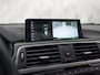 BMW 3-Serie 318i M Sport Automaat (PANORAMADAK, M PAKKET, GROOT NAVI, CAMERA, DEALER ONDERHOUDEN, COGNAC LEDER, SPORTSTOELEN, STOELVERWARMING, VIRTUAL COCKPIT, NIEUWSTAAT)